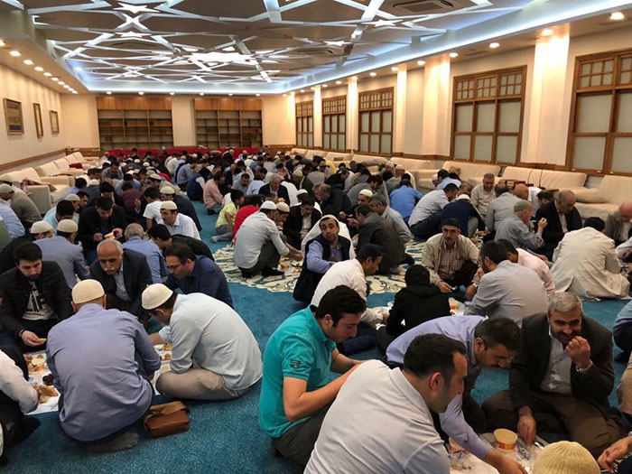 Bediüzzaman'ın talebeleri iftarda buluştu 3