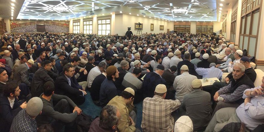 Nur talebelerini buluşturan Mevlid