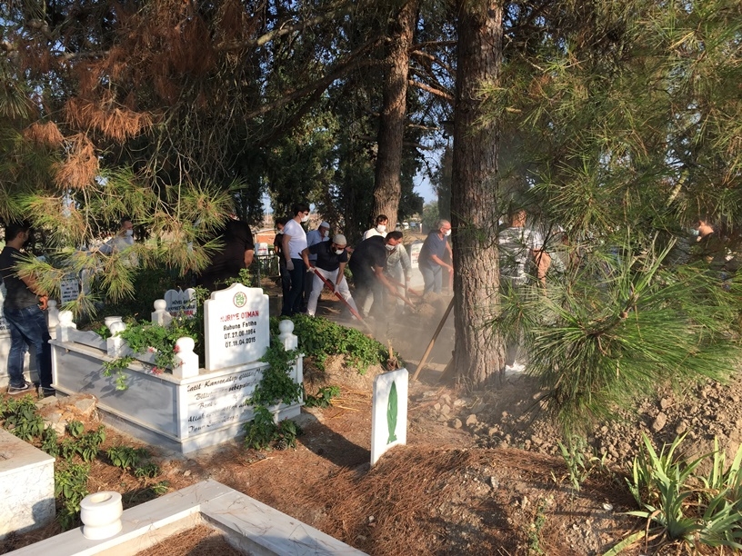 Eyüp Otman dualarla ebedi aleme uğurlandı 9