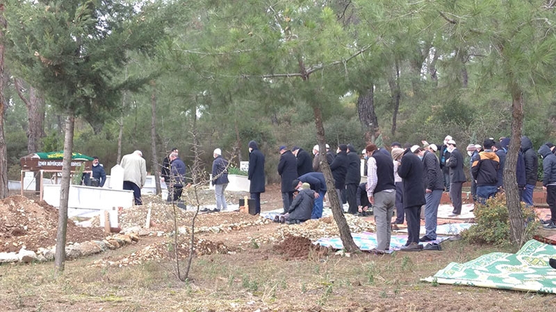 Doktor Mehmet Akay ağabey dualarla ebedi aleme uğurlandı 3