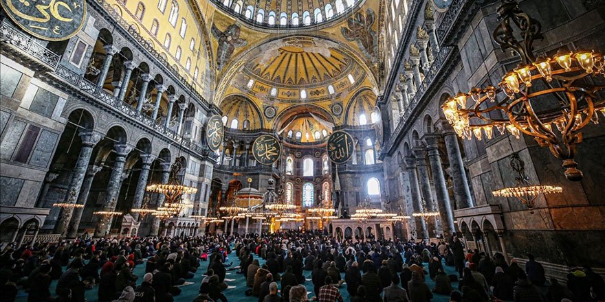 Ayasofya-i Kebir Camii Şerifi'nde cuma namazı