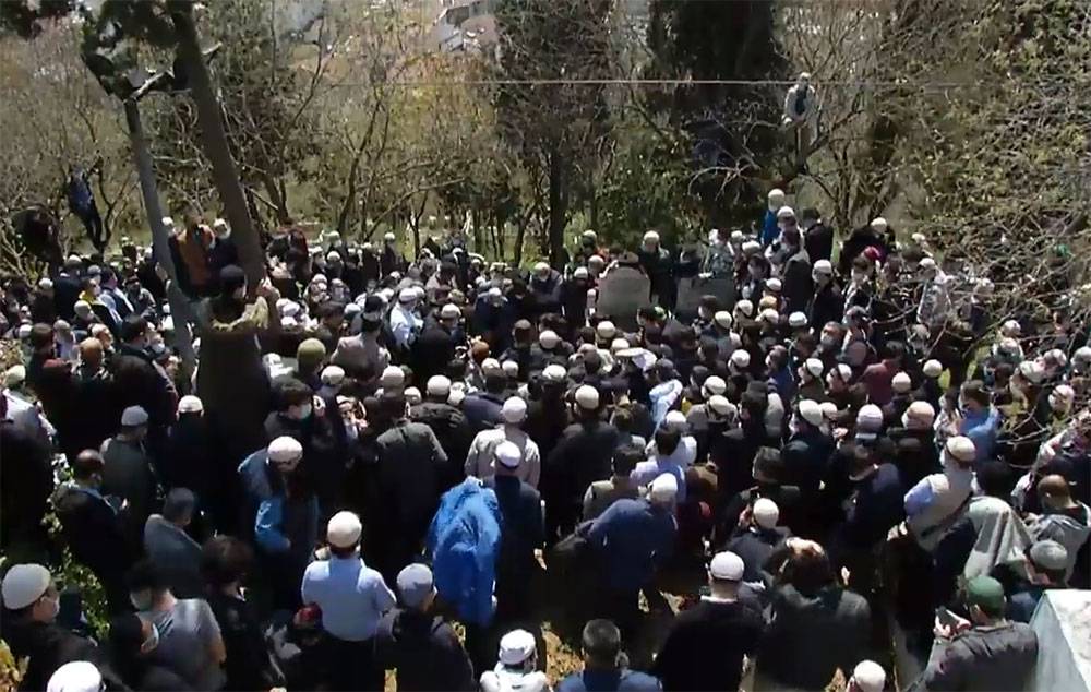 Hüsnü Bayramoğlu ağabey dualarla ebedi aleme uğurlandı 8
