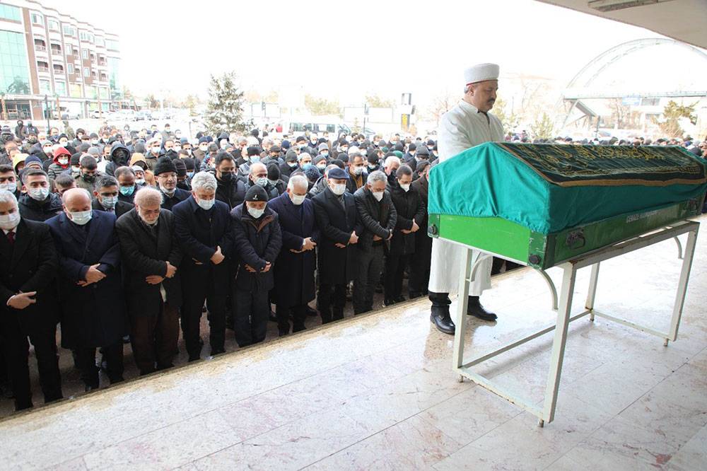 Rafet Kavukçu ağabey dualarla ebedi aleme uğurlandı 3