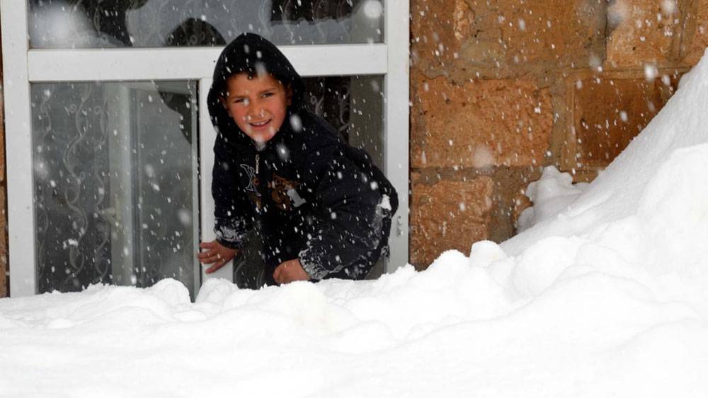 Muş'un köyünde evler, arabalar iki metre yağan karın altında kaldı 5