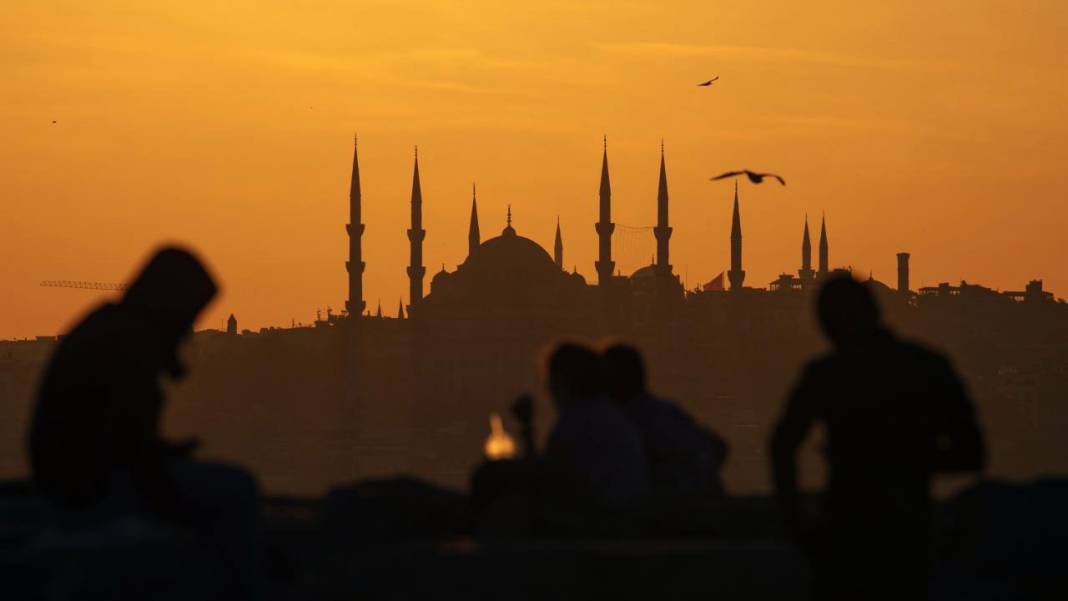 Hilal, Ayasofya ve Süleymaniye Camisi aynı karede 5