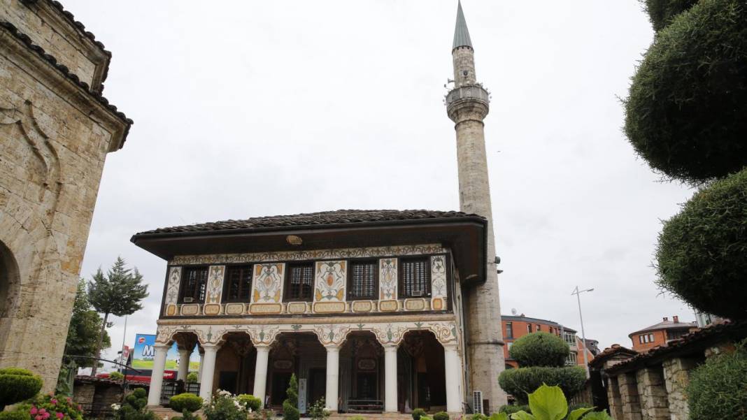 Kuzey Makedonya'da işlemeleriyle ünlü Alaca Cami 2