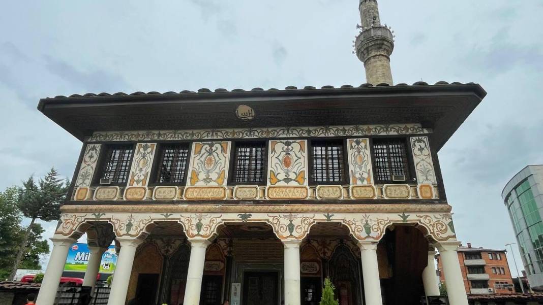 Kuzey Makedonya'da işlemeleriyle ünlü Alaca Cami 7