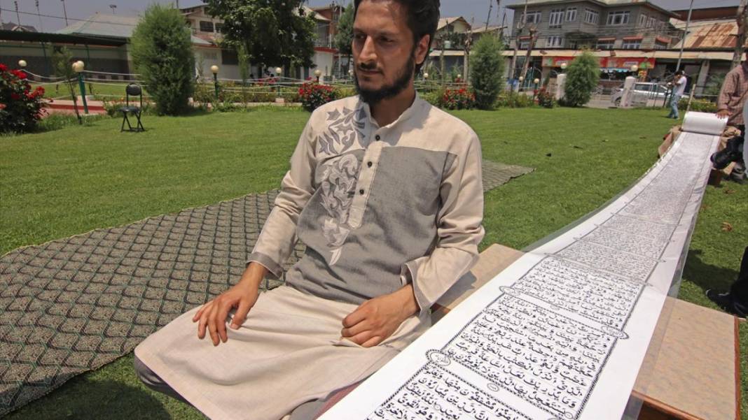 Keşmirli hattat 500 metrelik parşömen üzerine Kur'an-ı Kerim'i elle yazdı 4