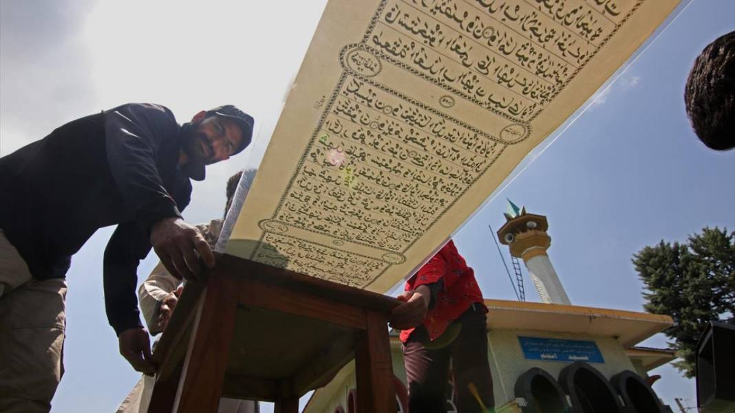 Keşmirli hattat 500 metrelik parşömen üzerine Kur'an-ı Kerim'i elle yazdı 5