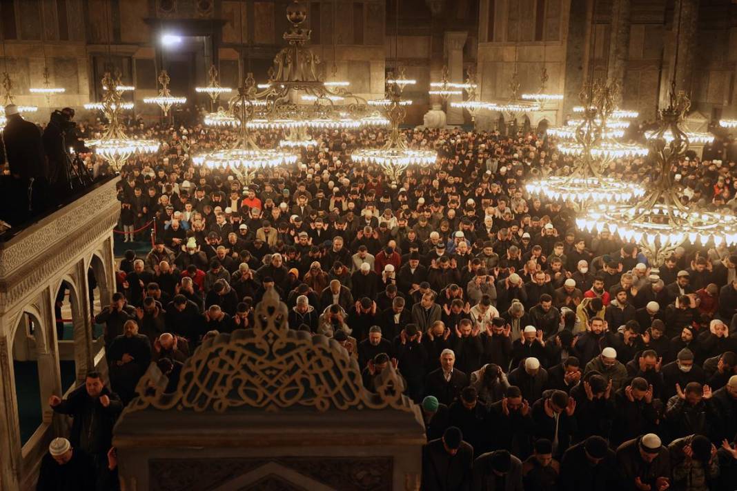 1 Ocak 2023:Ayasofya'da sabah namazı buluşması 3