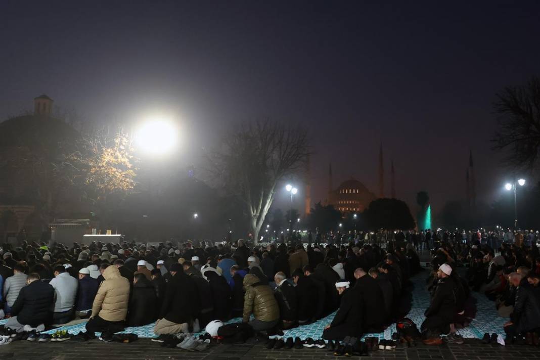 1 Ocak 2023:Ayasofya'da sabah namazı buluşması 5