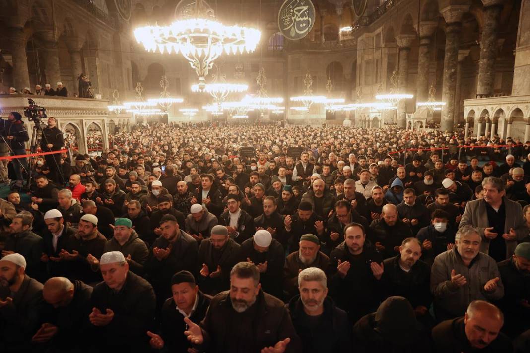 1 Ocak 2023:Ayasofya'da sabah namazı buluşması 6