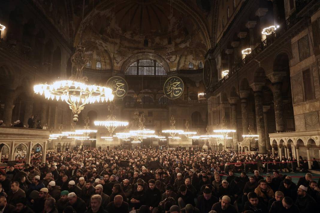 1 Ocak 2023:Ayasofya'da sabah namazı buluşması 7