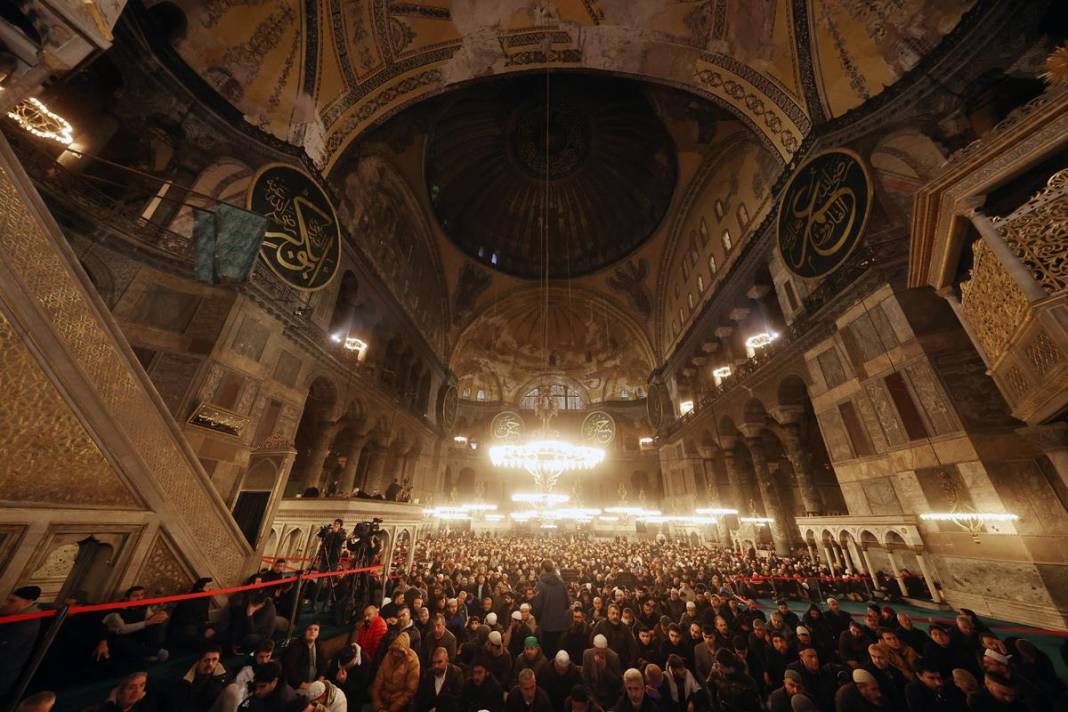 1 Ocak 2023:Ayasofya'da sabah namazı buluşması 8