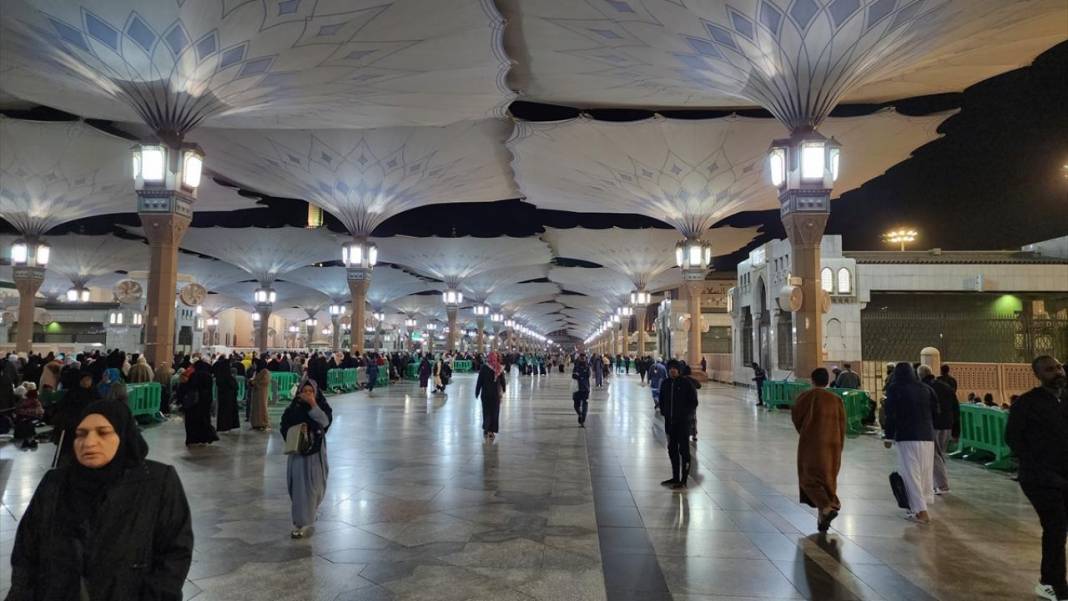'Peygamber şehri' Medine'de Mescid-i Nebevi 11