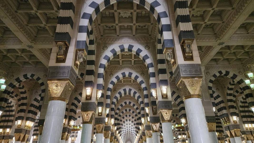 'Peygamber şehri' Medine'de Mescid-i Nebevi 13