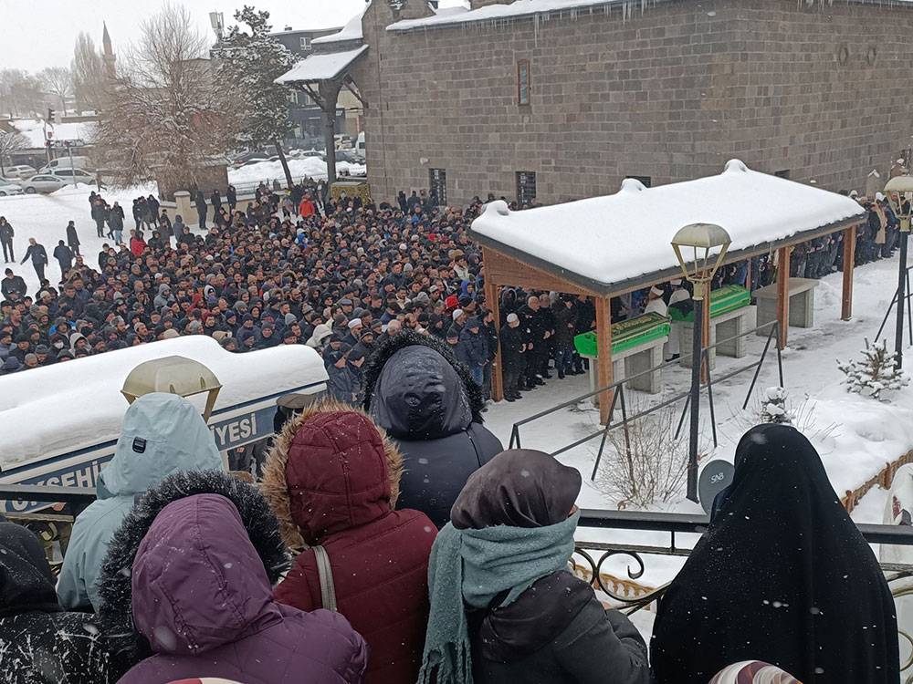 Prof. Dr. Alaaddin Başar ağabey dualarla ebedi aleme uğurlandı 11