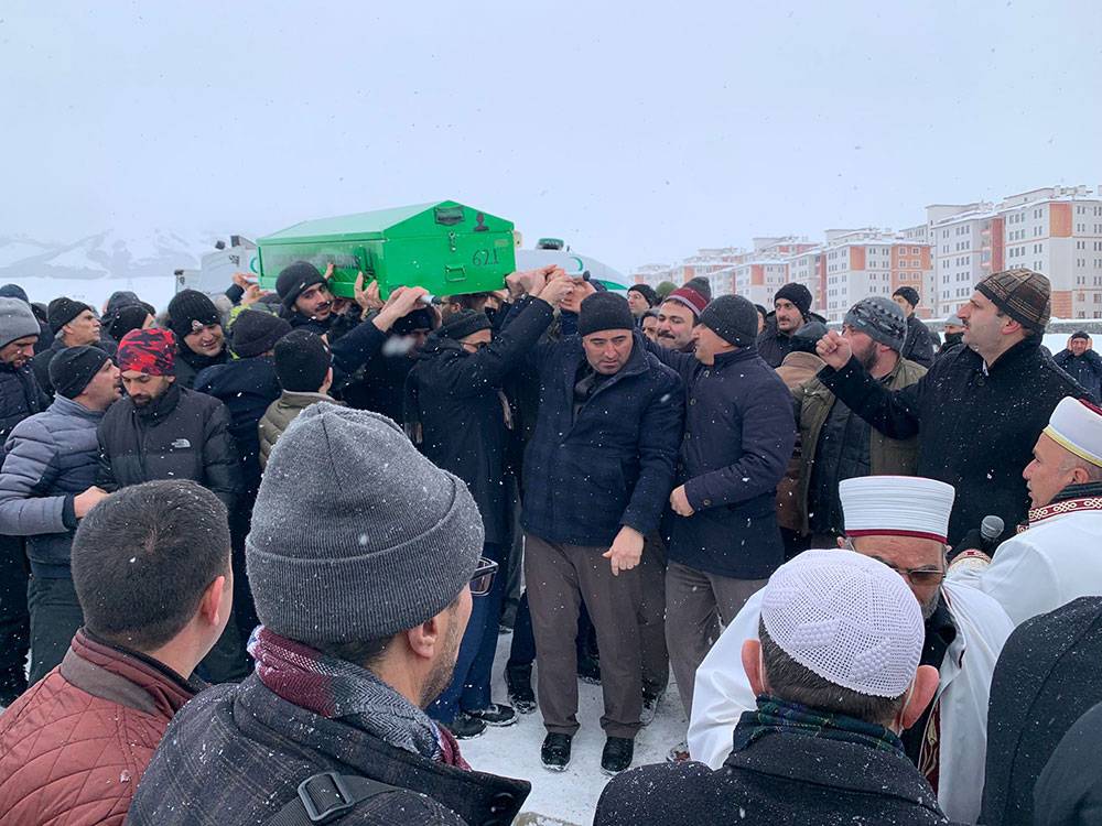 Prof. Dr. Alaaddin Başar ağabey dualarla ebedi aleme uğurlandı 4