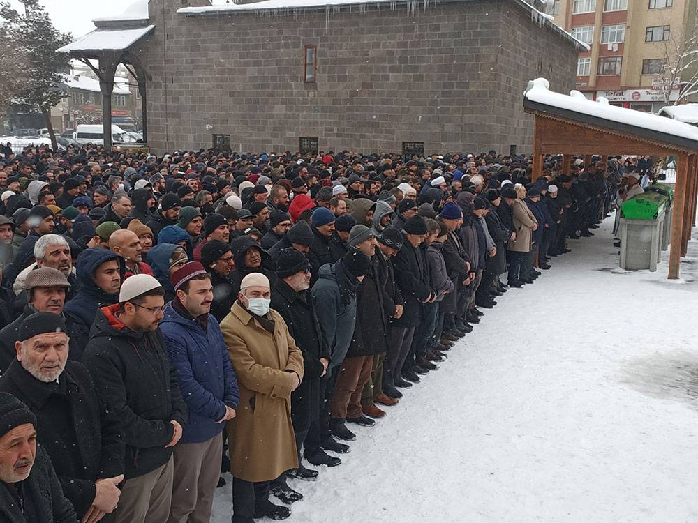 Prof. Dr. Alaaddin Başar ağabey dualarla ebedi aleme uğurlandı 5