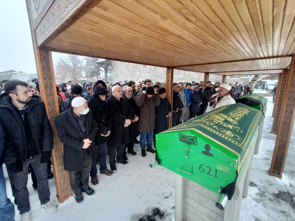 Prof. Dr. Alaaddin Başar ağabey dualarla ebedi aleme uğurlandı 6