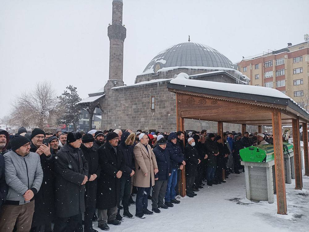 Prof. Dr. Alaaddin Başar ağabey dualarla ebedi aleme uğurlandı 7