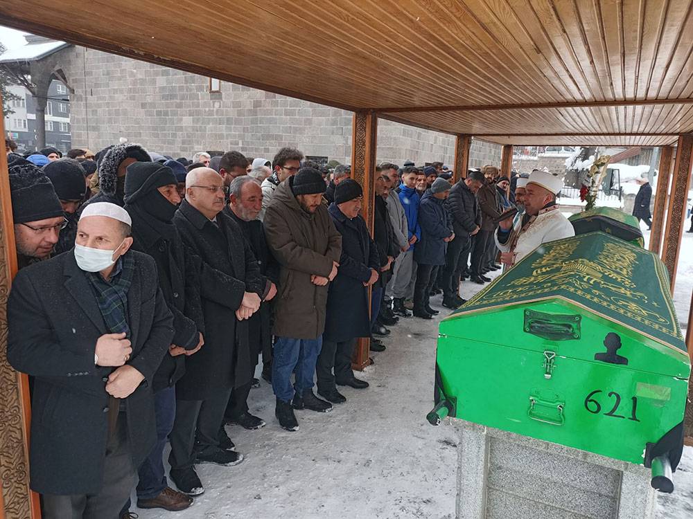 Prof. Dr. Alaaddin Başar ağabey dualarla ebedi aleme uğurlandı 8