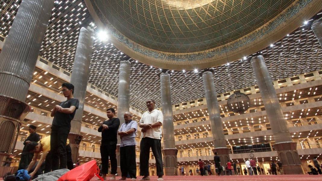 Dünyanın en büyüklerinden: 200 bin kişilik İstiklal Camii 1