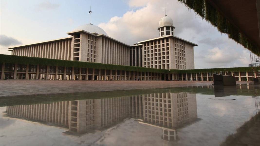 Dünyanın en büyüklerinden: 200 bin kişilik İstiklal Camii 11
