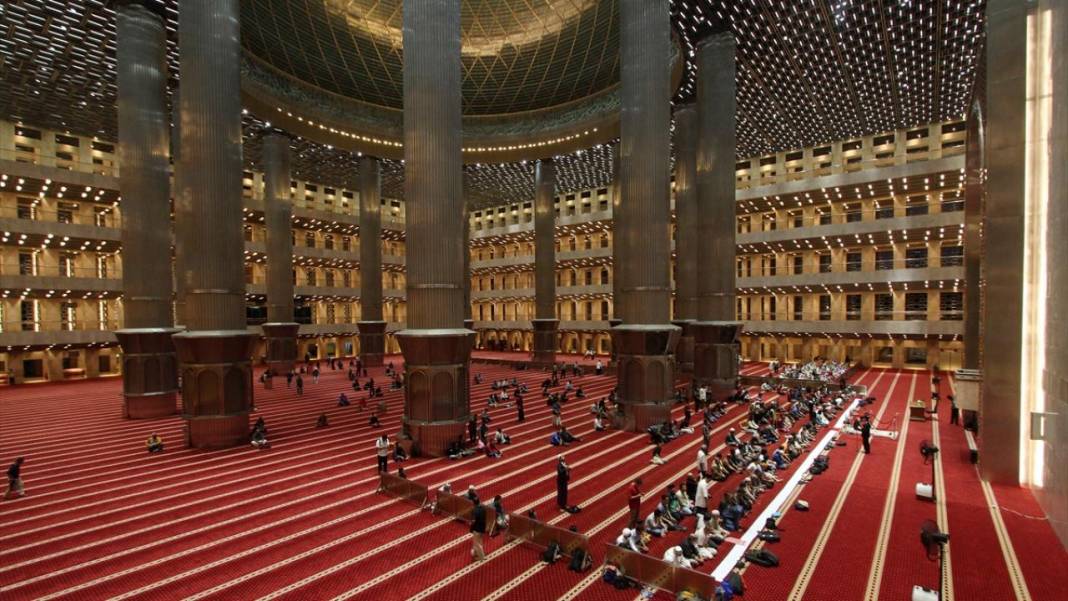 Dünyanın en büyüklerinden: 200 bin kişilik İstiklal Camii 7