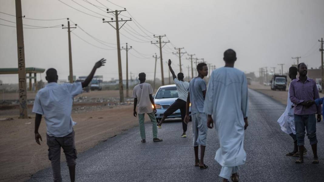 Sudan'da yol keserek iftara davet geleneği 11