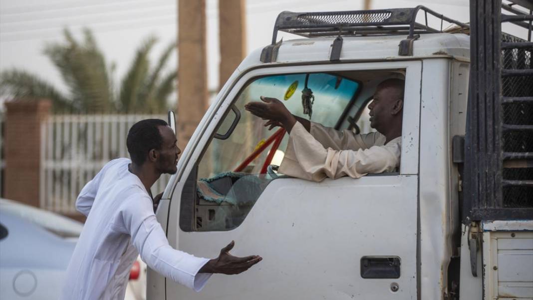 Sudan'da yol keserek iftara davet geleneği 8