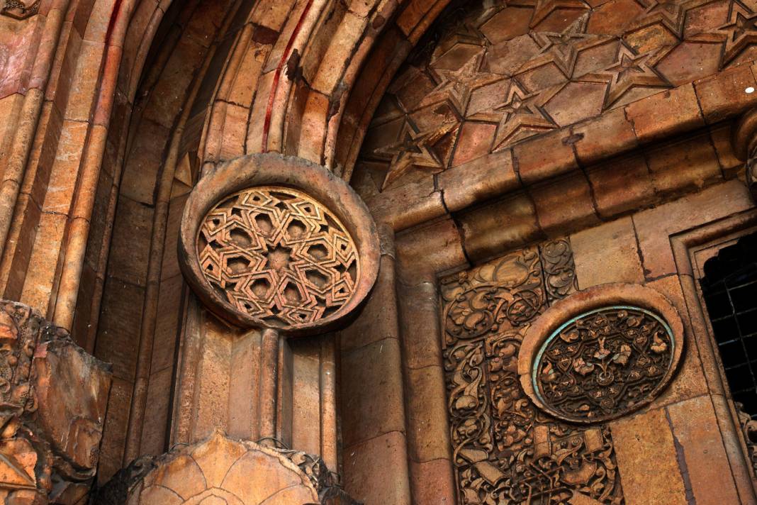 Sırları hâlâ çözülemeyen 794 yıllık şaheser 10