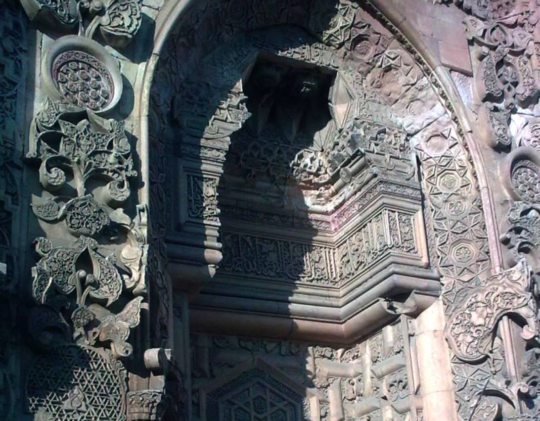 Sırları hâlâ çözülemeyen 794 yıllık şaheser 12