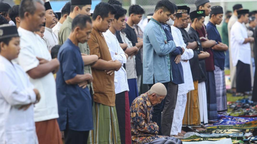 Endonezya'da Ramazan Bayramı namazı 10