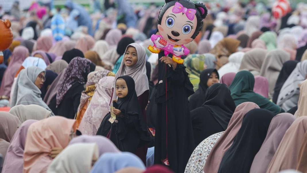 Endonezya'da Ramazan Bayramı namazı 11