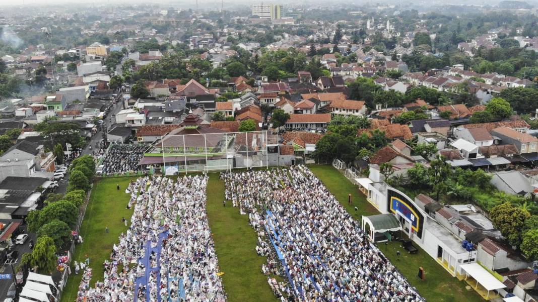 Endonezya'da Ramazan Bayramı namazı 2