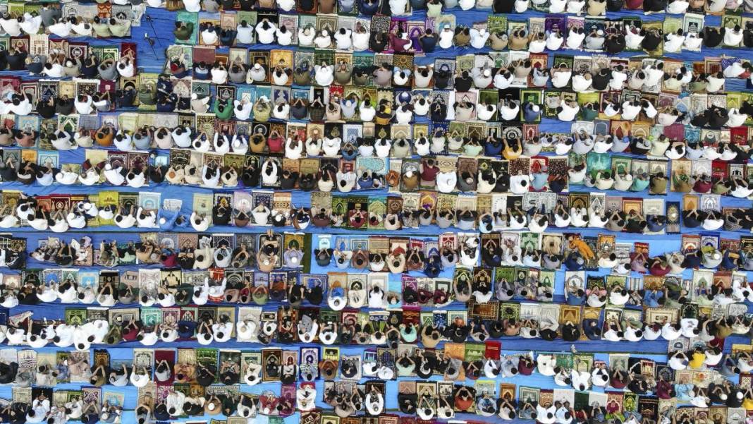 Endonezya'da Ramazan Bayramı namazı 4