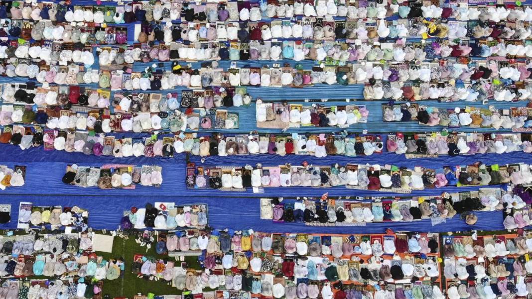 Endonezya'da Ramazan Bayramı namazı 5