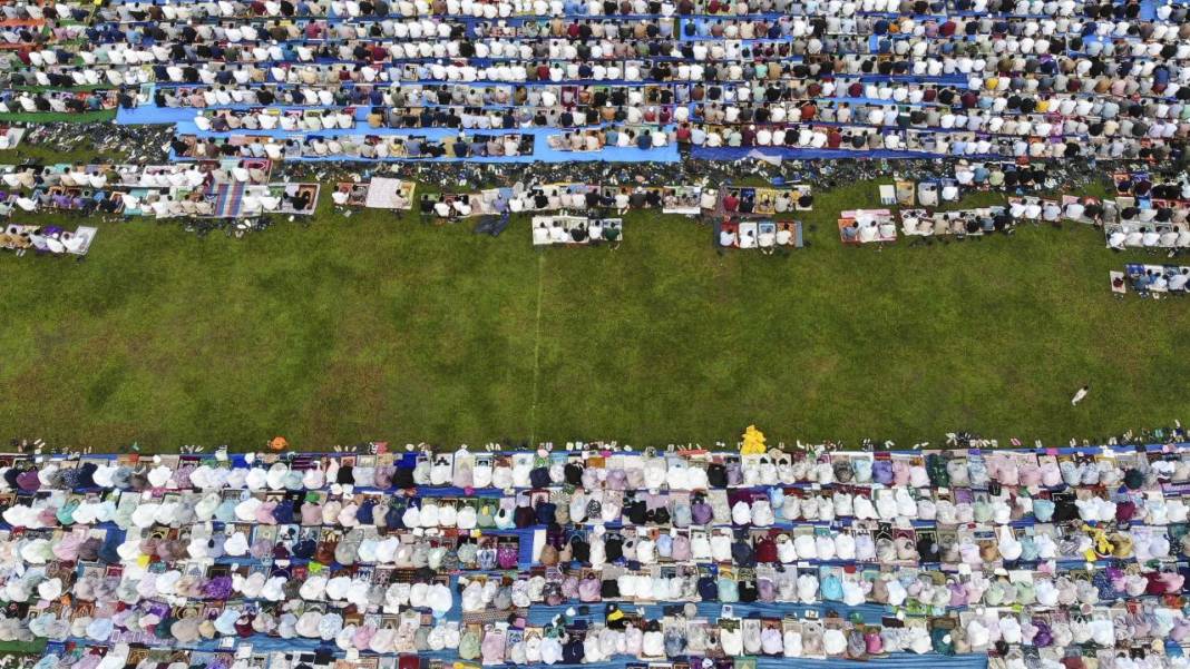 Endonezya'da Ramazan Bayramı namazı 6