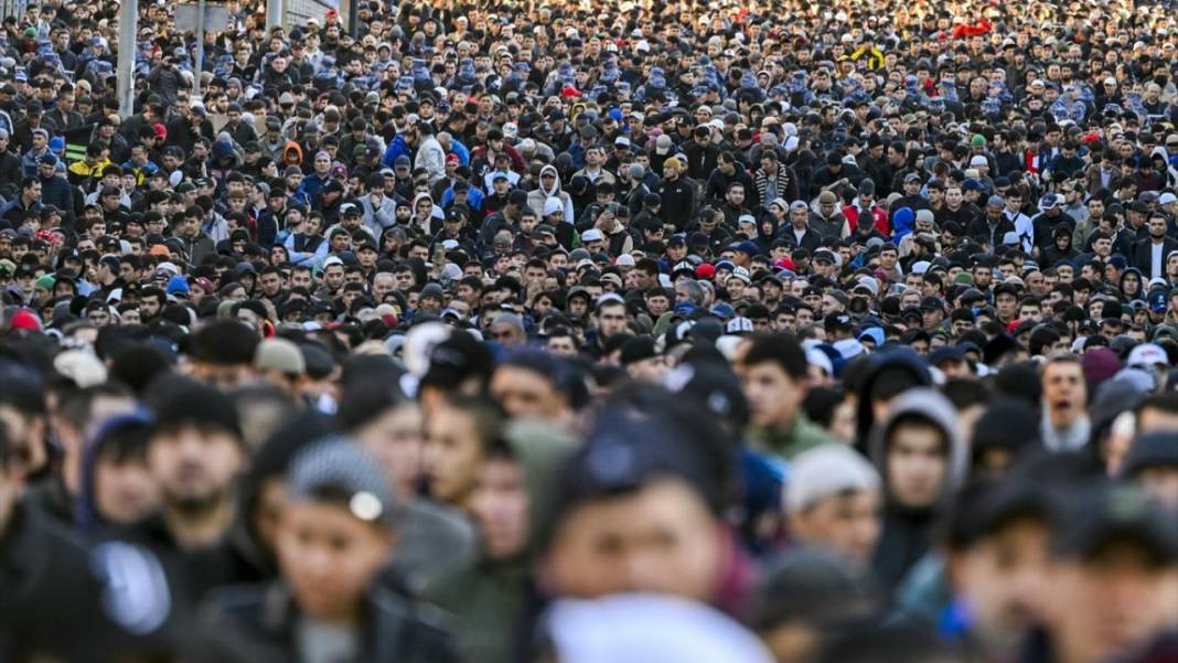 Rusya'da Bayramı namazında cemaat sokaklara taştı 19