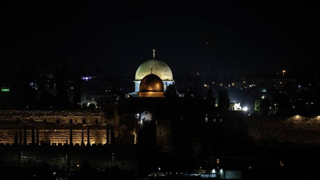 Kubbet'üs-Sahra Camii ile hilal buluştu 4