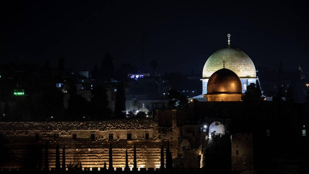 Kubbet'üs-Sahra Camii ile hilal buluştu 5