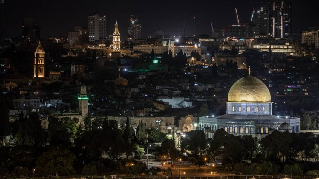 Kubbet'üs-Sahra Camii ile hilal buluştu 6