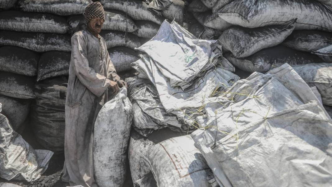 Mısır'da kömür işçilerinin zorlu mesaisi 13