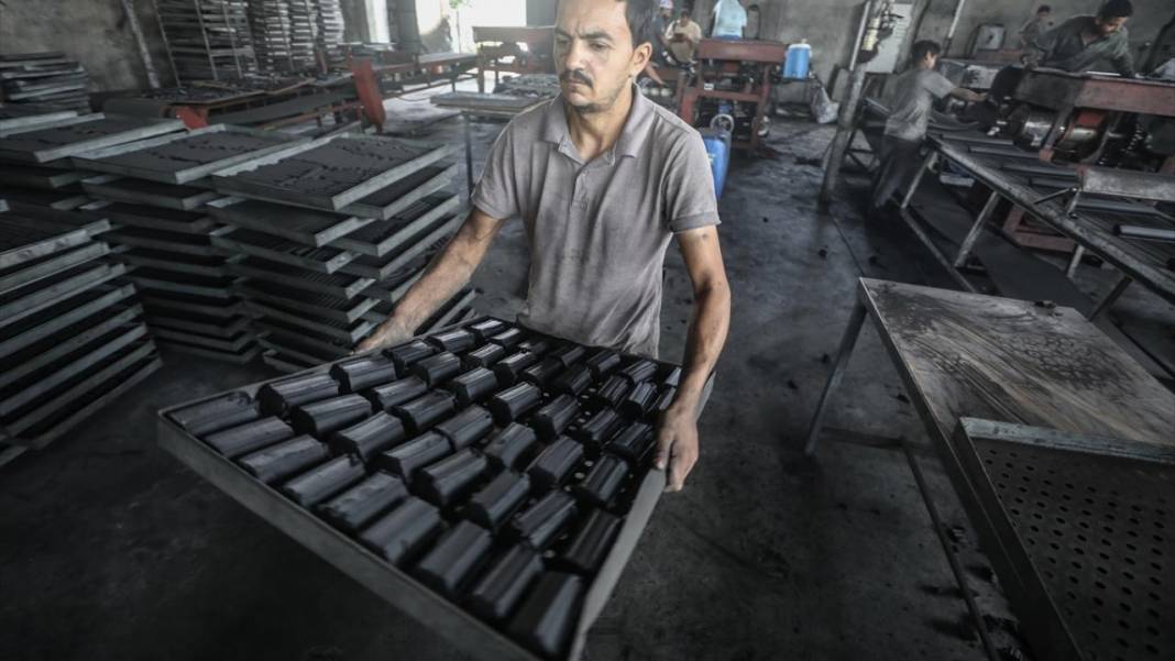 Mısır'da kömür işçilerinin zorlu mesaisi 16