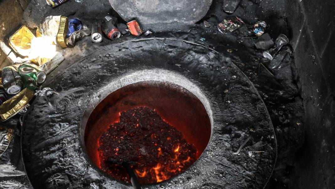 Çöpe atılan teneke kutular Suriye'de mutfak gereçlerine dönüşüyor 12