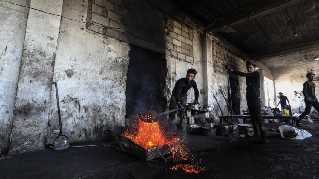 Çöpe atılan teneke kutular Suriye'de mutfak gereçlerine dönüşüyor 14