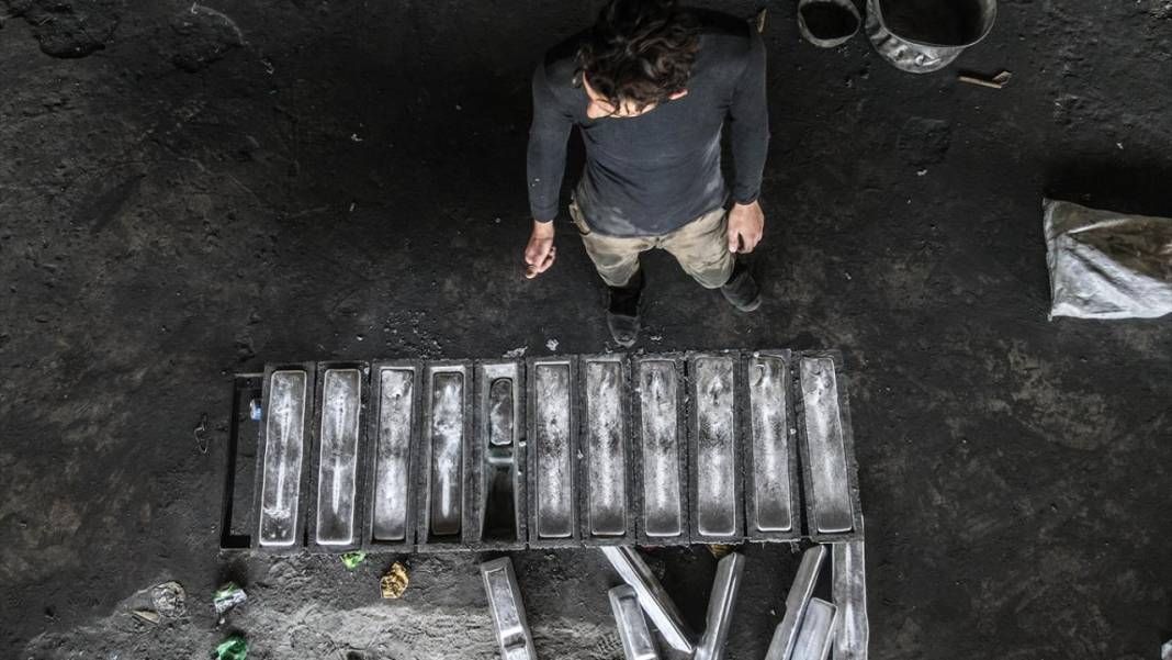 Çöpe atılan teneke kutular Suriye'de mutfak gereçlerine dönüşüyor 15