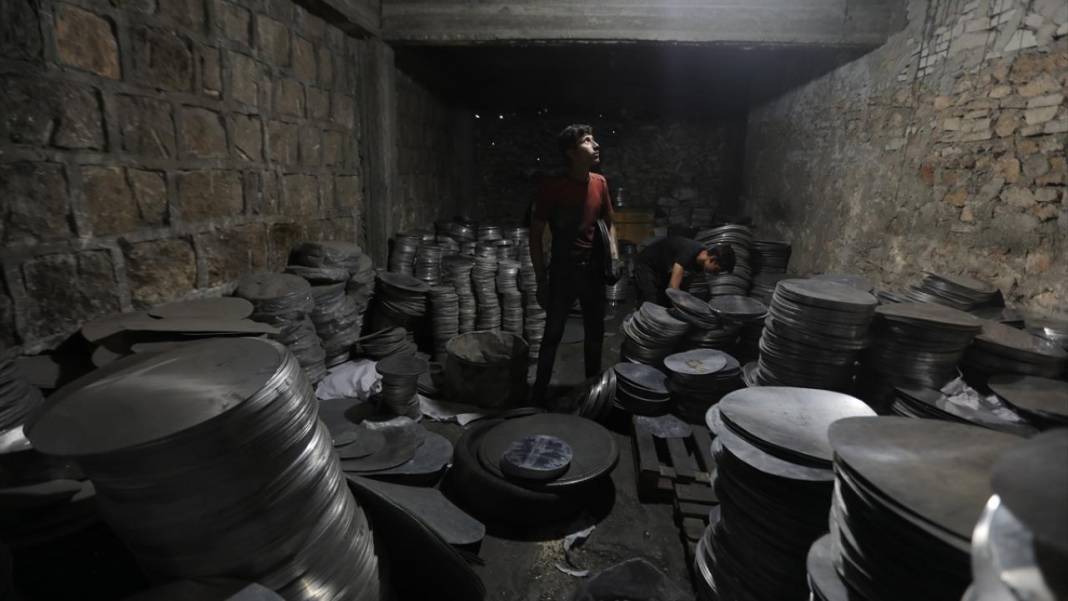 Çöpe atılan teneke kutular Suriye'de mutfak gereçlerine dönüşüyor 2