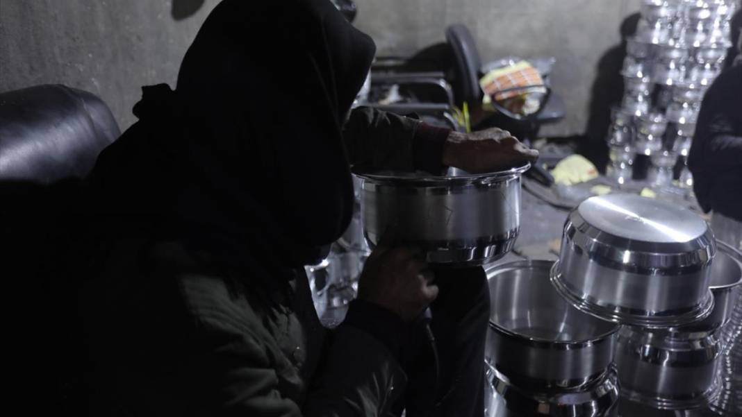 Çöpe atılan teneke kutular Suriye'de mutfak gereçlerine dönüşüyor 6